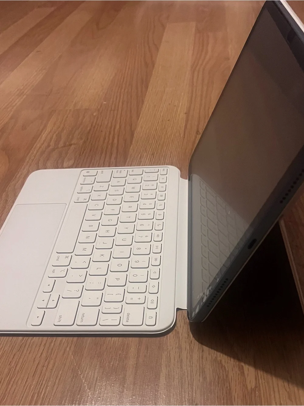 Apple iPad 10.9in 256GB Wi‑Fi Blue w/ Keyboard Case & Apple Pencil Bundle